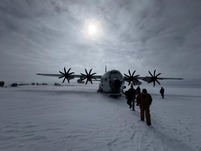 Arrival of the first RNO-G team members at Summit Station.
